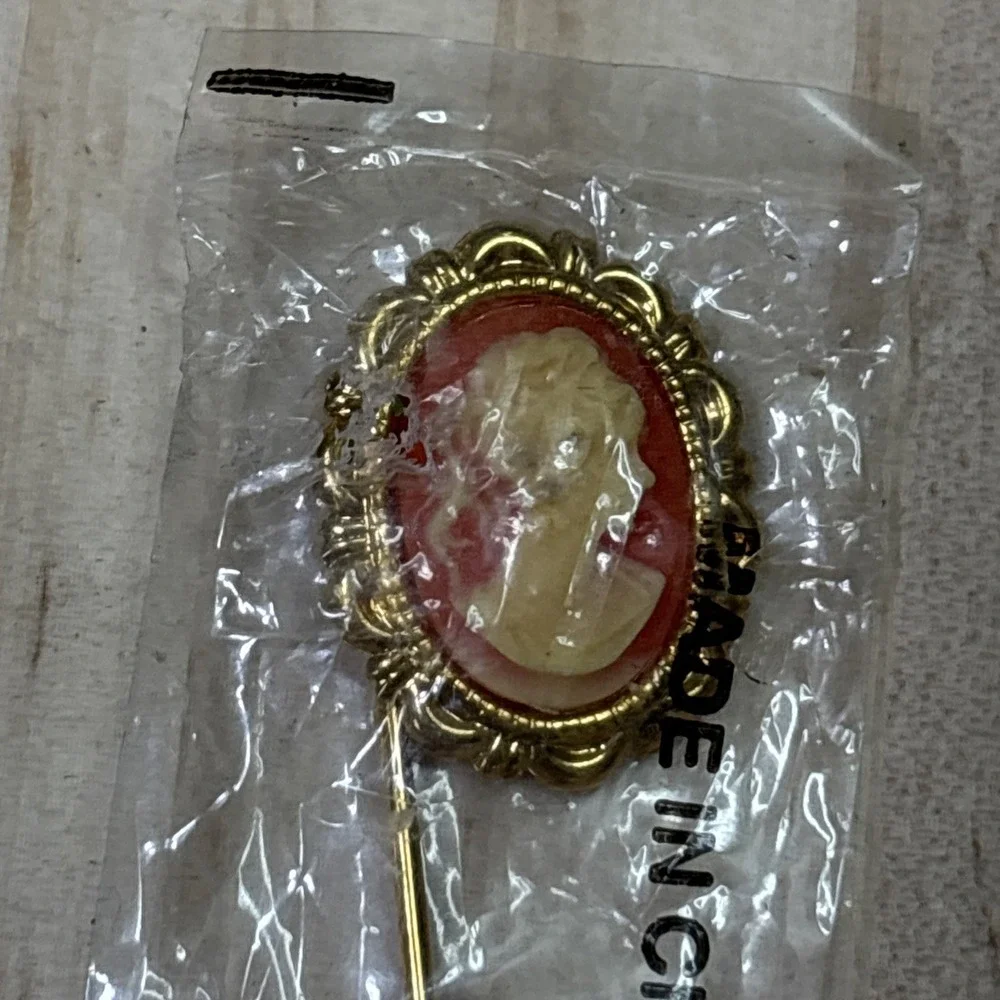 Vintage Gold Tone Cameo Stick Pin Red White Resin Lady Portrait Brooch NOS